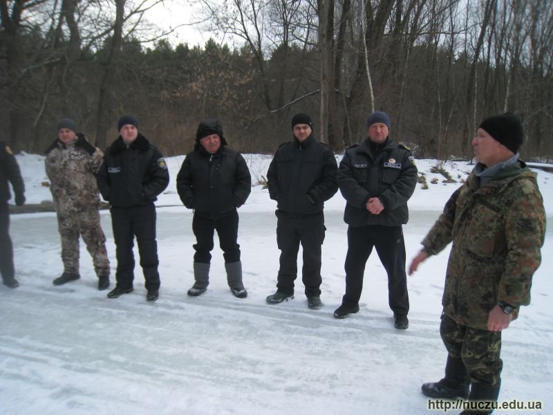 Фахівці і курсанти НУЦЗУ провели тренінгові заняття з безпеки на льоду із інспекторами Харківського рибоохоронного патруля на Червонооскільському водосховищі