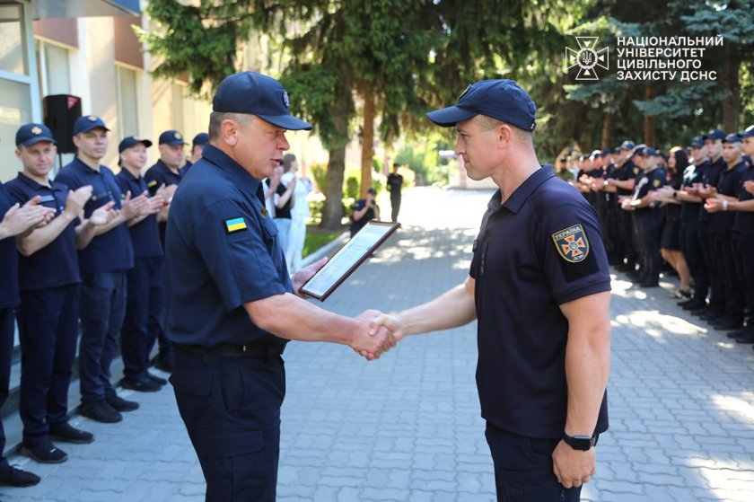 Урочисте шикування, відомчі нагороди працівникам і підняття Державного Прапора - в НУЦЗ України та ЧІПБ відзначили День Конституції України