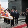 Міністр МНС Нестор Шуфрич вручає Прапор Національному університету цивільного захисту України